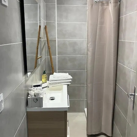 Appartement T2 Proche Centre, Terrasse Vue Mer, Climatise 4cara63 *