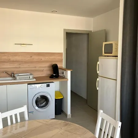 T2 Proche Centre, Terrasse Vue Mer, Climatise 4cara63 Appartement *