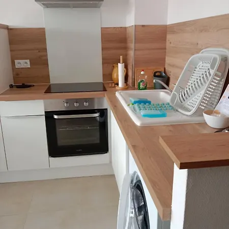 T2 Proche Centre, Terrasse Vue Mer, Climatise 4cara63 Appartement *